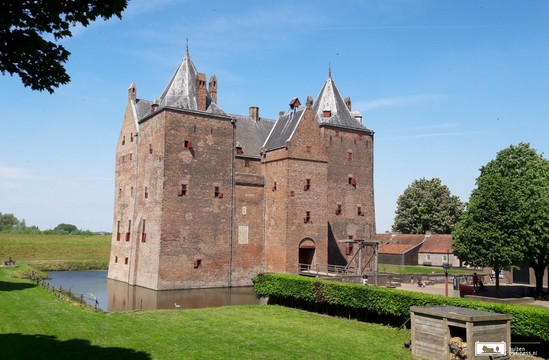 Guided Tour Loevestein Castles